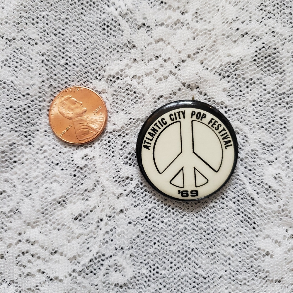 Rare vintage Atlantic City Pop Festival Pin